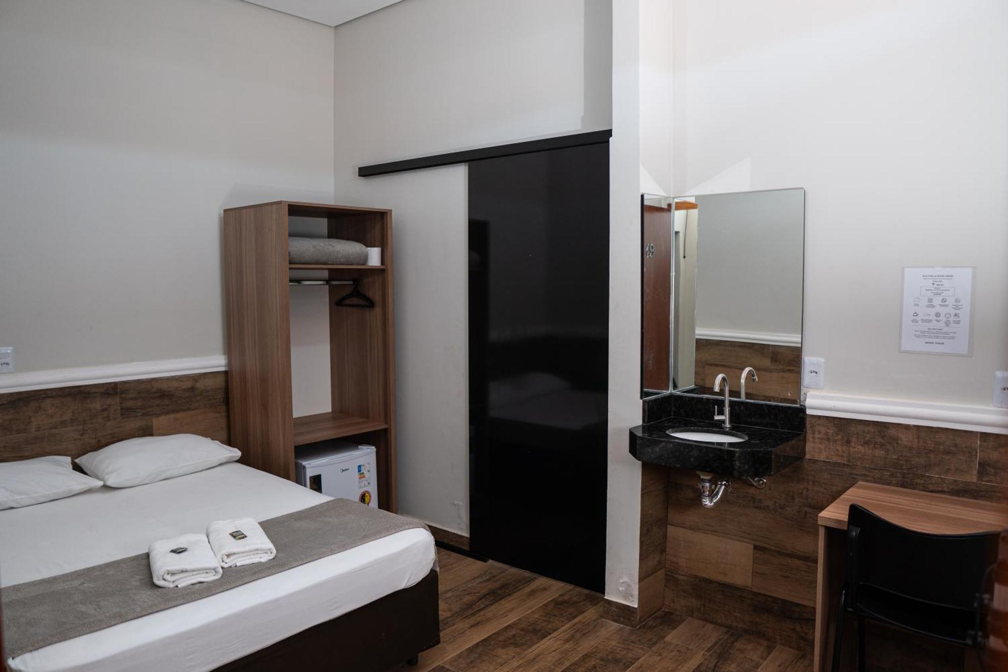 Hotel Nixon Proximo, Rodoviaria, Prefeitura E A Matriz Central Itaí Eksteriør billede