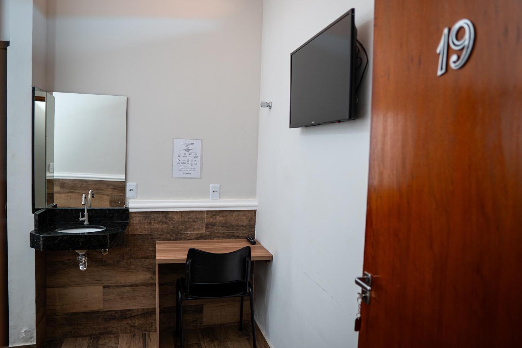 Hotel Nixon Proximo, Rodoviaria, Prefeitura E A Matriz Central Itaí Eksteriør billede