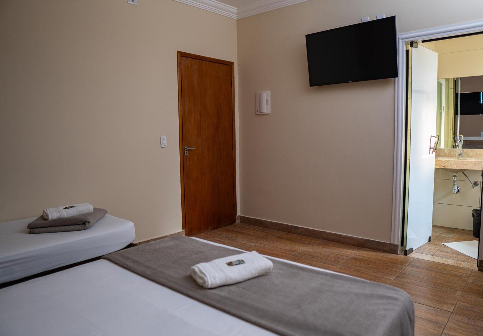 Hotel Nixon Proximo, Rodoviaria, Prefeitura E A Matriz Central Itaí Eksteriør billede