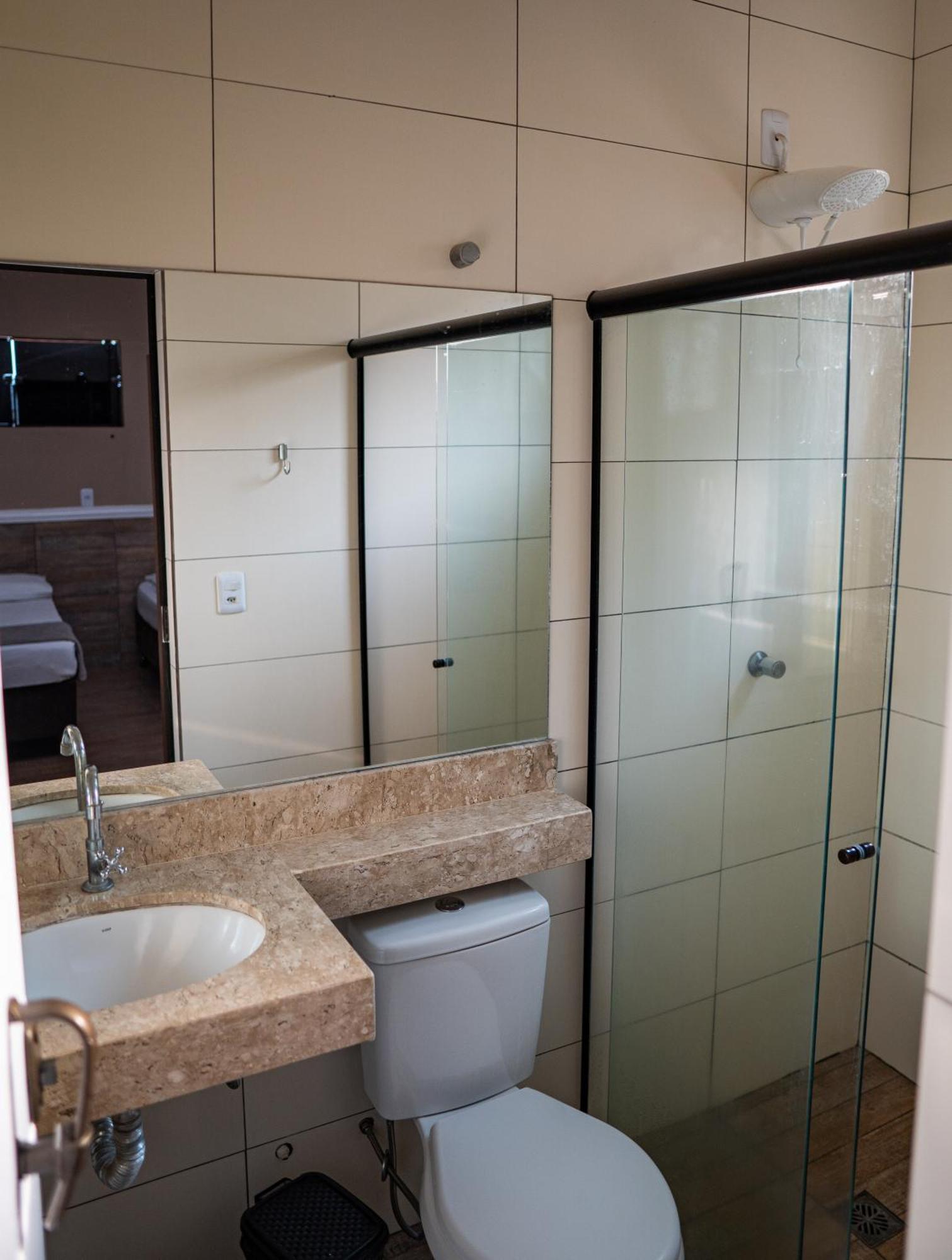 Hotel Nixon Proximo, Rodoviaria, Prefeitura E A Matriz Central Itaí Eksteriør billede
